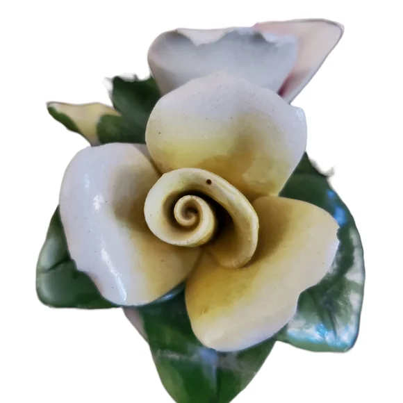 Vintage Capodimonte Flower Basket With 2 Roses And 2 Buds - Picture 7 of 9